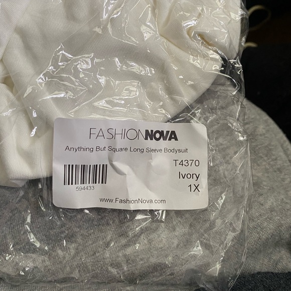 FashonNova Women’s Bodysuit - Picture 1 of 3